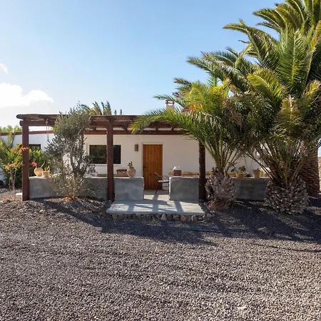 Rustic With Pool In Center * Lajares