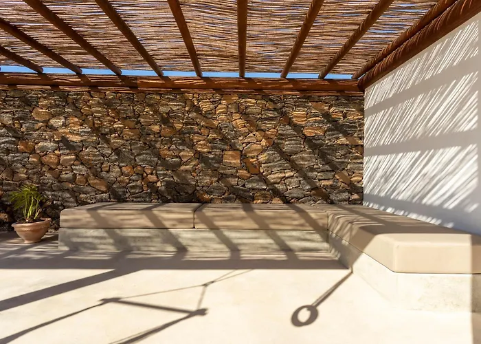 Rustic With Pool In Center בית נופש לאחארס