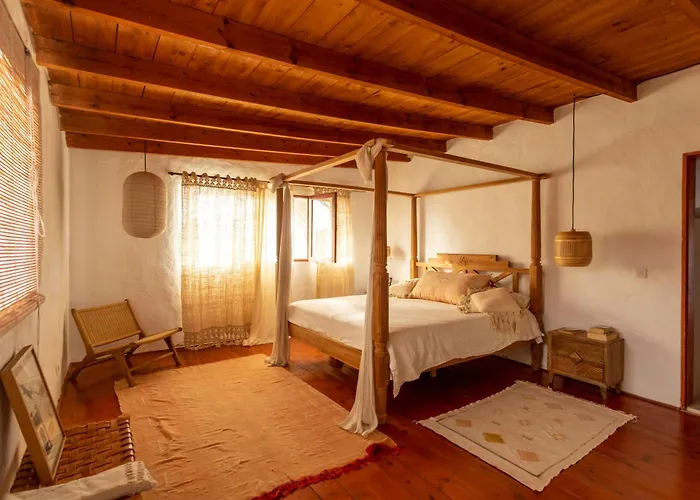Rustic With Pool In Center בית נופש לאחארס