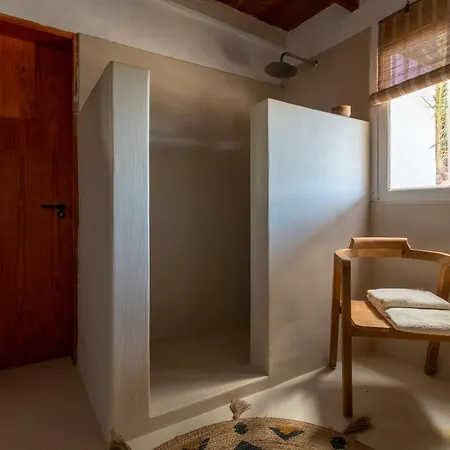 Rustic With Pool In Center * Lajares