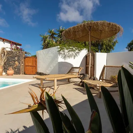 Rustic With Pool In Center Casa vacanze Lajares